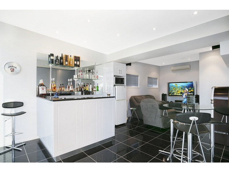 6 Martingale Court, Raby Bay QLD 4163