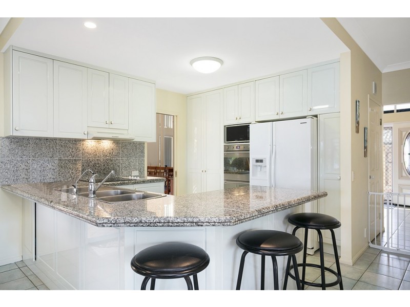 6 Martingale Court, Raby Bay QLD 4163