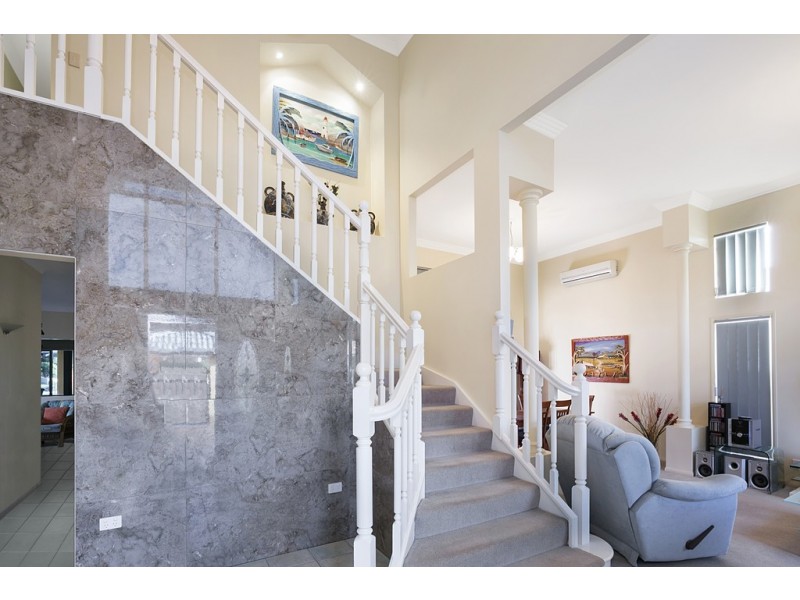 6 Martingale Court, Raby Bay QLD 4163