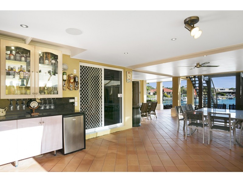 6 Martingale Court, Raby Bay QLD 4163