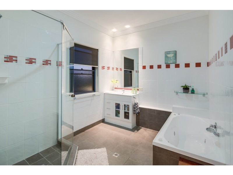 3 Keirnan Street, Redland Bay QLD 4165