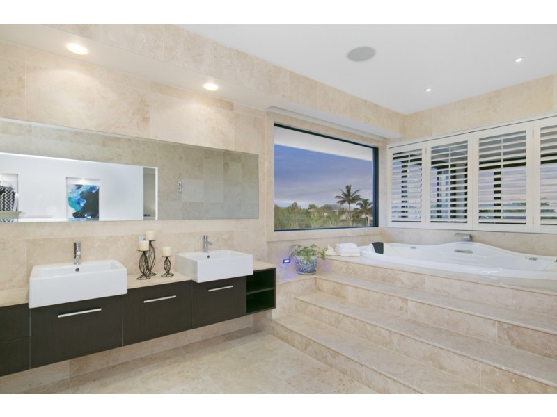 5 Sentinel Court, Raby Bay QLD 4163