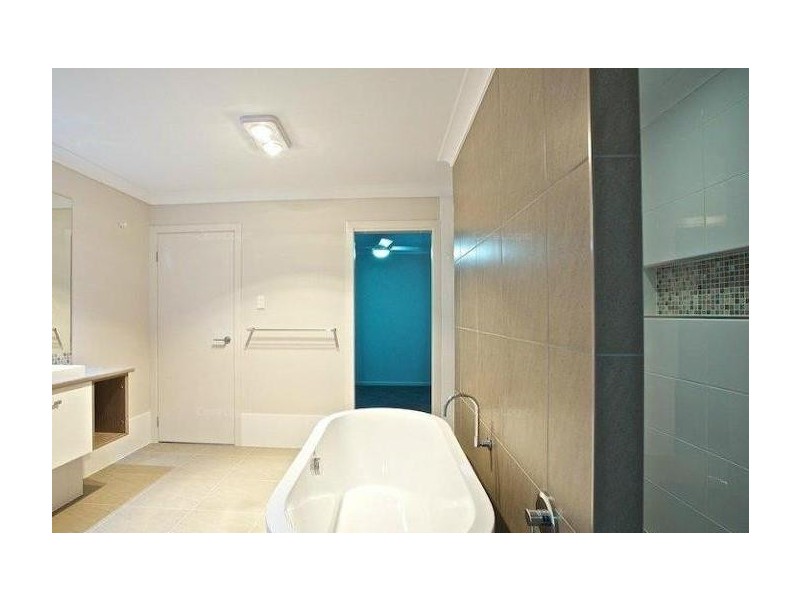 20 Thistle Street, Ormiston QLD 4160