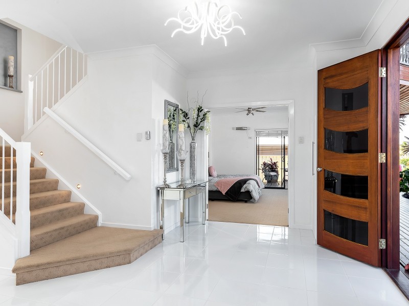 6 Haslingden Drive, Redland Bay QLD 4165