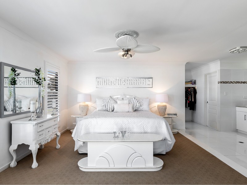 6 Haslingden Drive, Redland Bay QLD 4165
