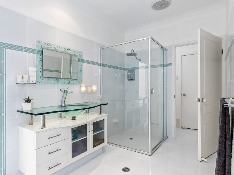 6 Haslingden Drive, Redland Bay QLD 4165