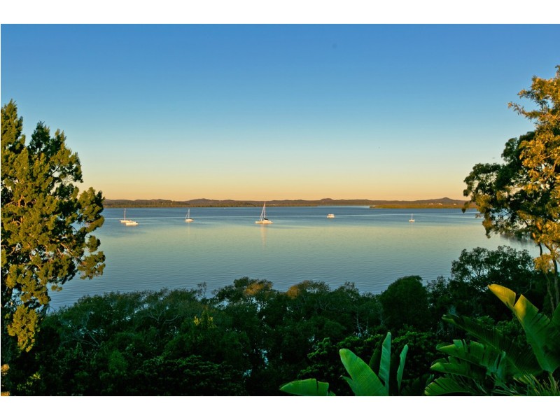28 The Boulevard, Redland Bay QLD 4165