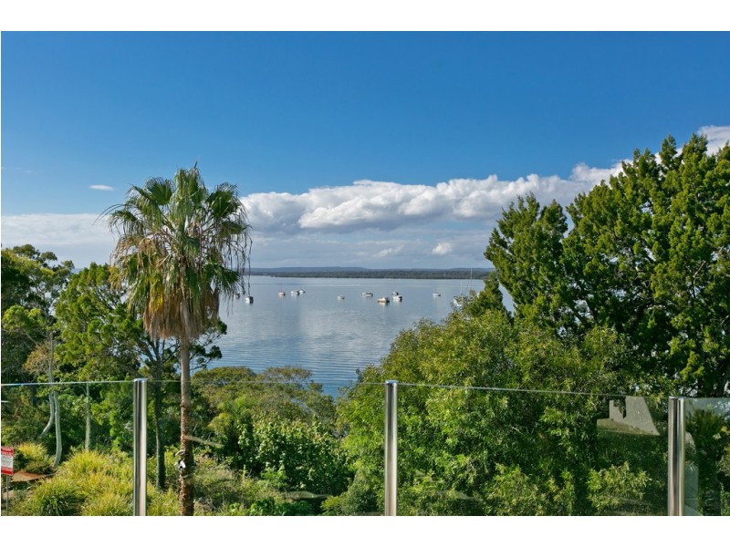 28 The Boulevard, Redland Bay QLD 4165
