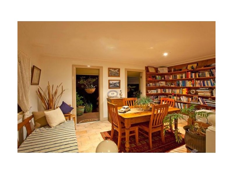 101 Passage Street, Cleveland QLD 4163