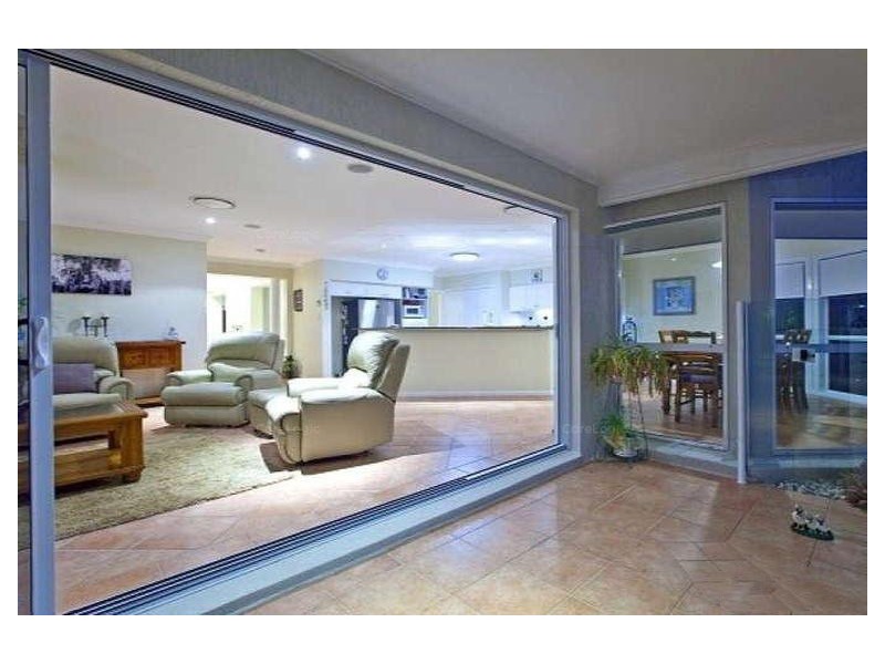 6 Beaufort Court, Raby Bay QLD 4163