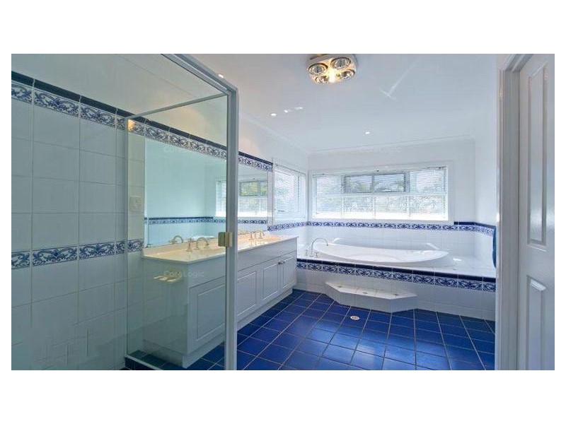 6 Beaufort Court, Raby Bay QLD 4163