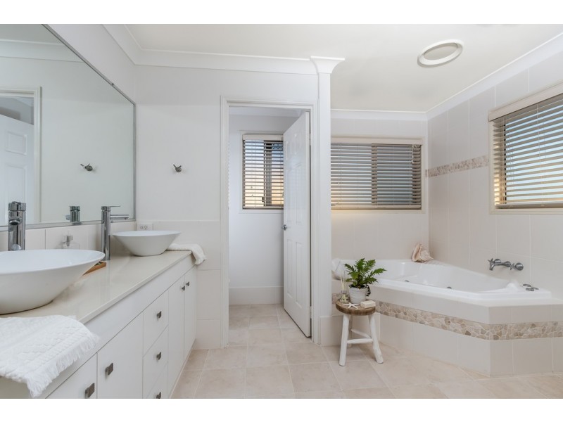 23 Caravel Court, Raby Bay QLD 4163