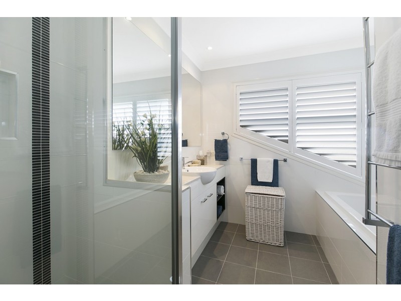 20 Martingale Court, Raby Bay QLD 4163