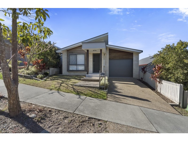 8 Hillsborough Place, Springfield Lakes QLD 4300