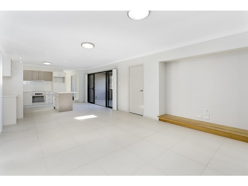 8 Hillsborough Place, Springfield Lakes QLD 4300