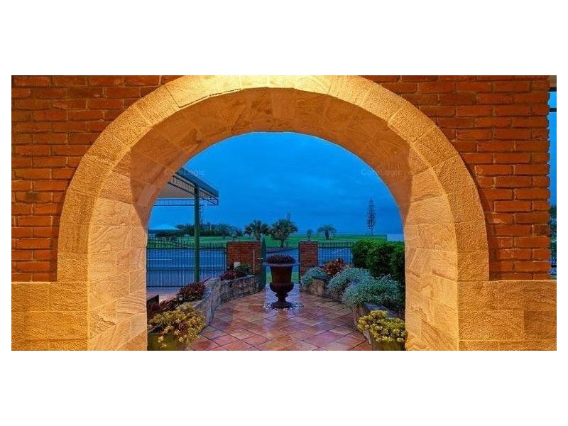 97 Masthead Drive, Raby Bay QLD 4163