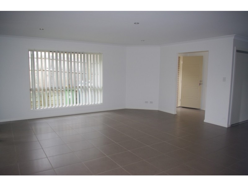 2/33 Riley Peter Place, Cleveland QLD 4163