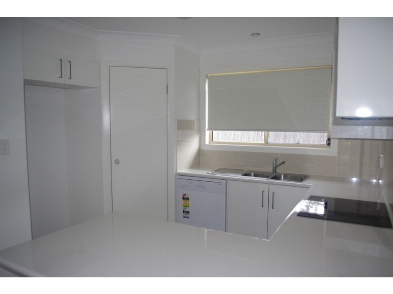 2/33 Riley Peter Place, Cleveland QLD 4163