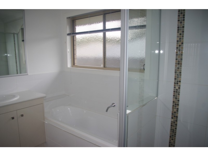 2/33 Riley Peter Place, Cleveland QLD 4163