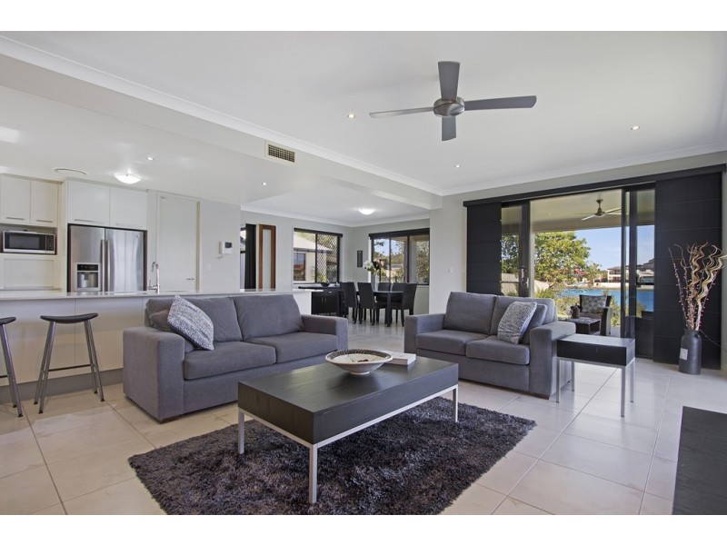 8 Helena Street, Wellington Point QLD 4160