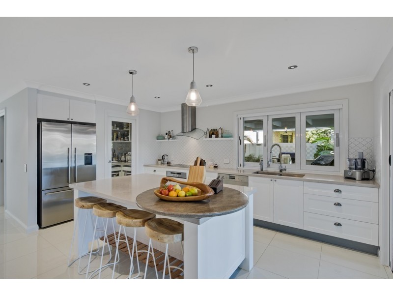 22 Carling Court, Raby Bay QLD 4163