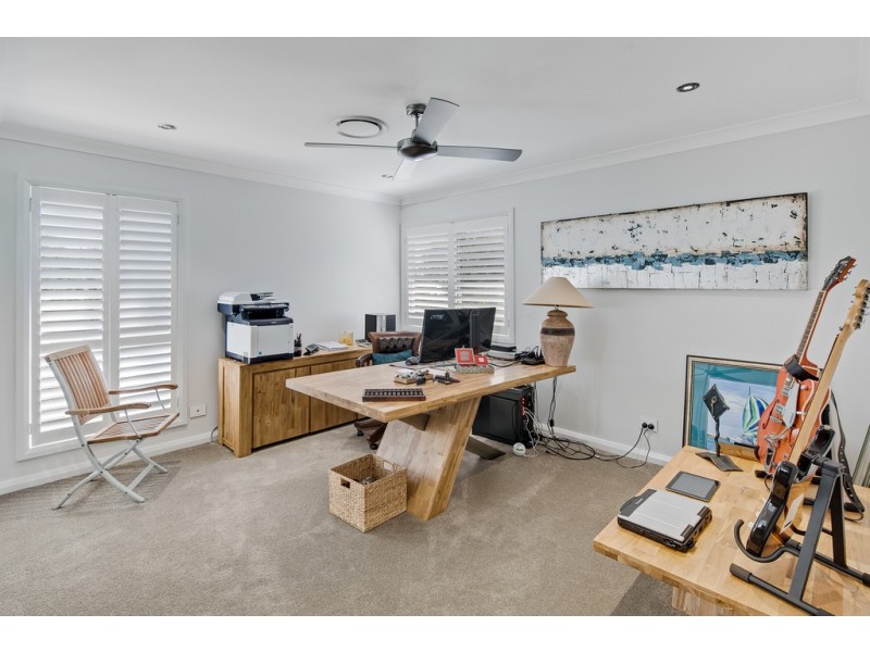 22 Carling Court, Raby Bay QLD 4163
