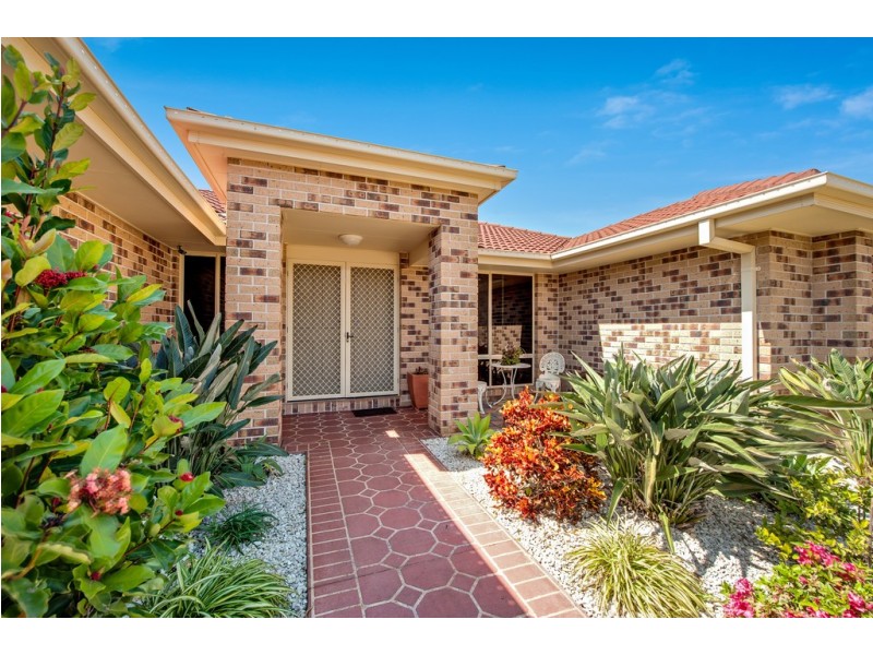 4 Highland Street, Redland Bay QLD 4165