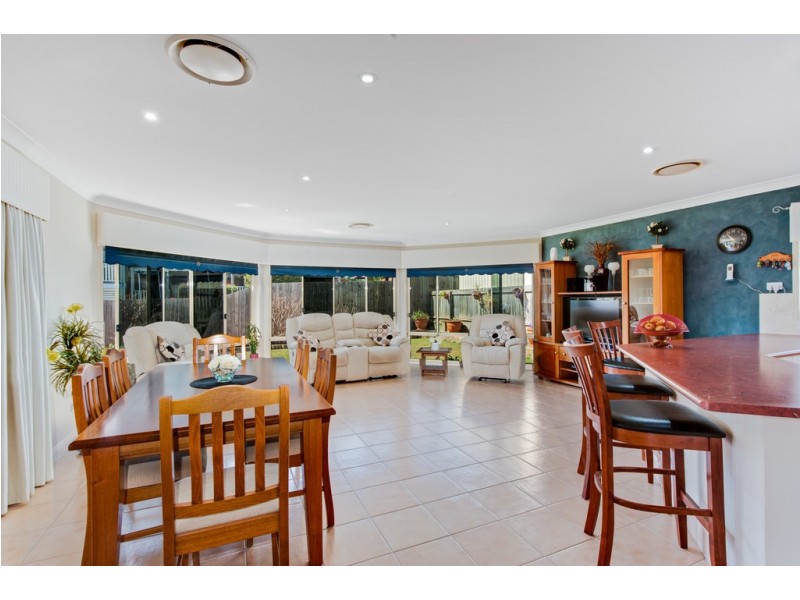 4 Highland Street, Redland Bay QLD 4165
