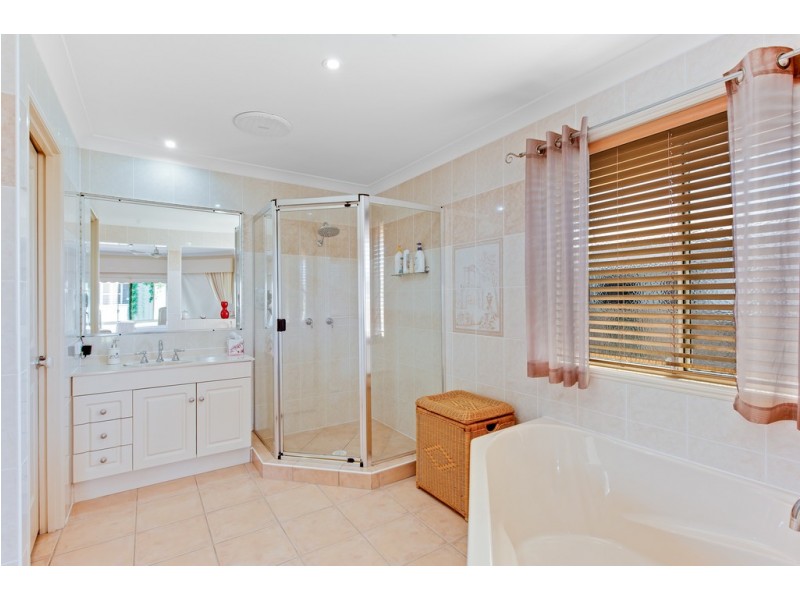 4 Highland Street, Redland Bay QLD 4165