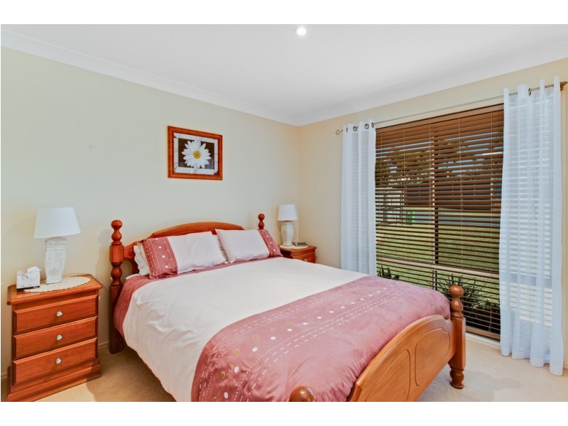 4 Highland Street, Redland Bay QLD 4165