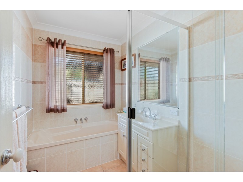 4 Highland Street, Redland Bay QLD 4165