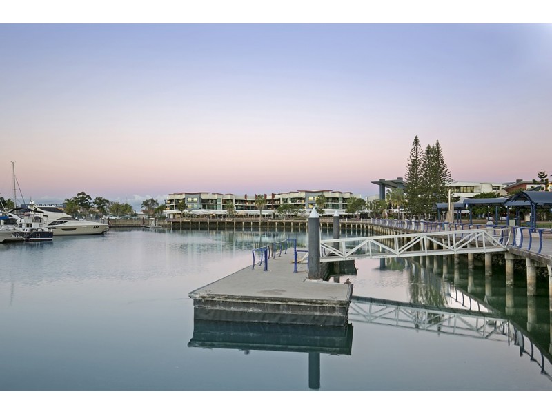 232-236 Shore Street North, Cleveland QLD 4163