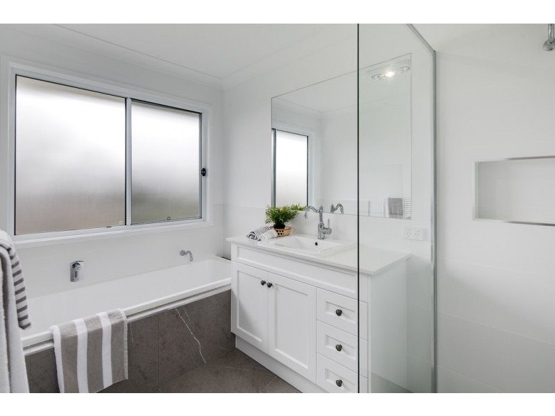 33 Hardy Road, Wellington Point QLD 4160