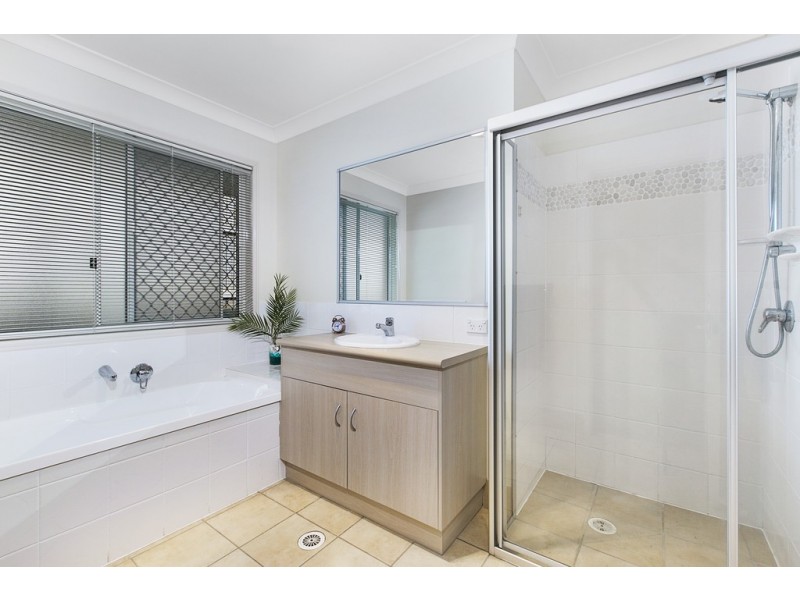 19 Daydream Street, Redland Bay QLD 4165