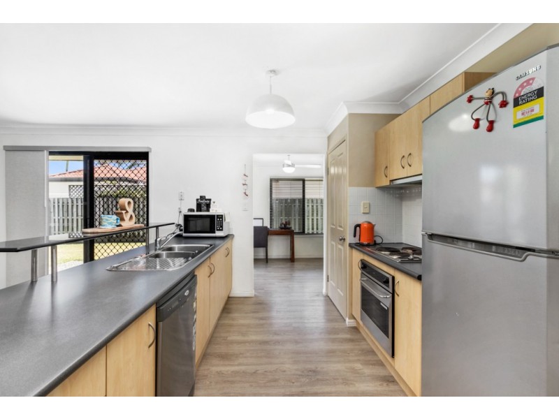 8 Ross Place, Wakerley QLD 4154