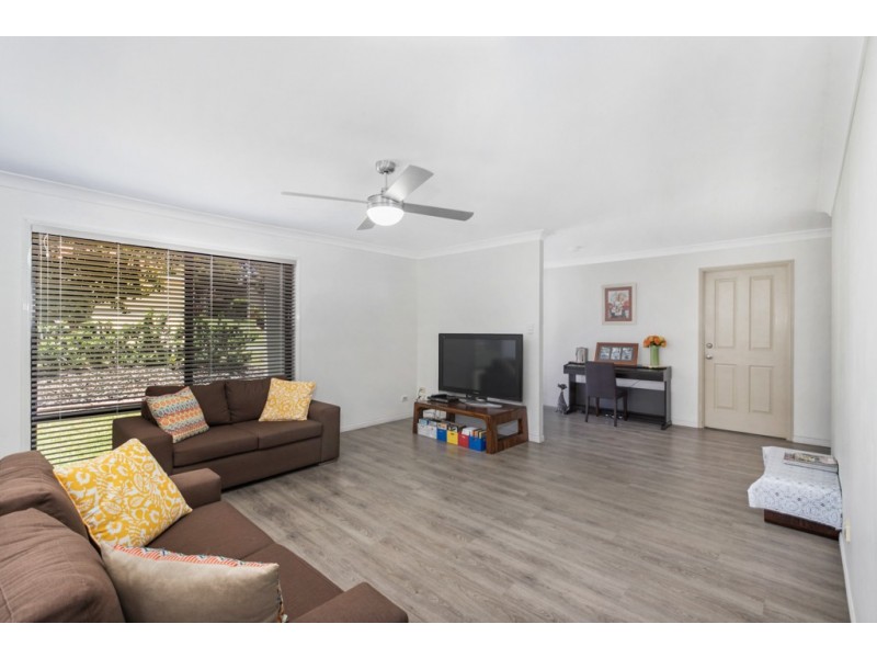 8 Ross Place, Wakerley QLD 4154