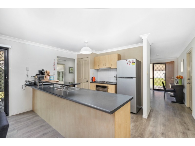 8 Ross Place, Wakerley QLD 4154