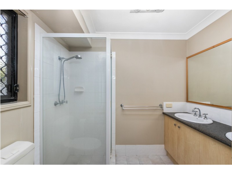 8 Ross Place, Wakerley QLD 4154