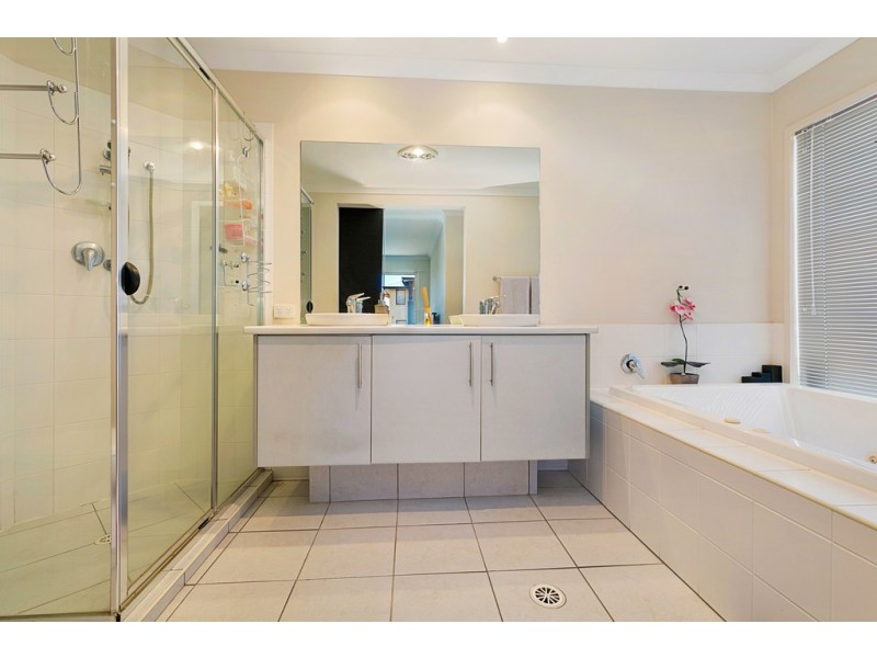 44 Williams Street, Wakerley QLD 4154