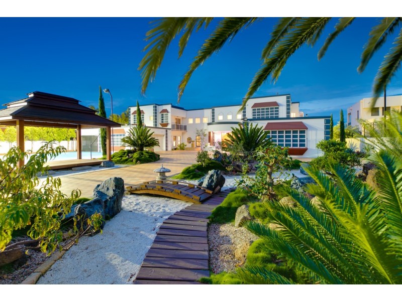 11 Grenoble Place, Raby Bay QLD 4163