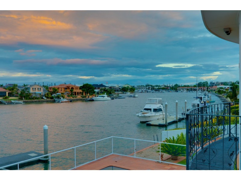 11 Grenoble Place, Raby Bay QLD 4163