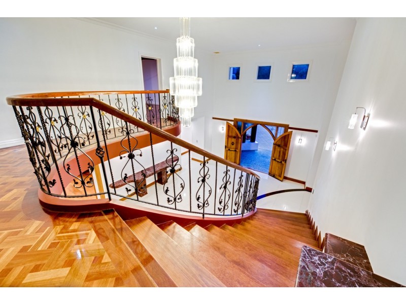 11 Grenoble Place, Raby Bay QLD 4163