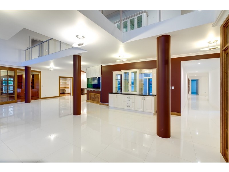 11 Grenoble Place, Raby Bay QLD 4163