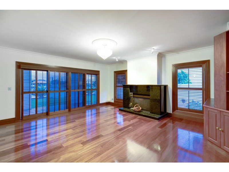 11 Grenoble Place, Raby Bay QLD 4163