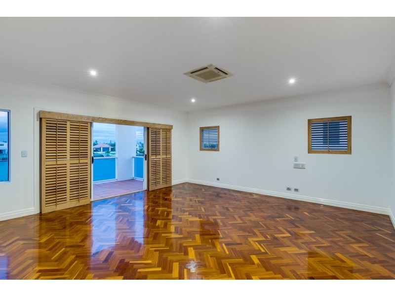 11 Grenoble Place, Raby Bay QLD 4163