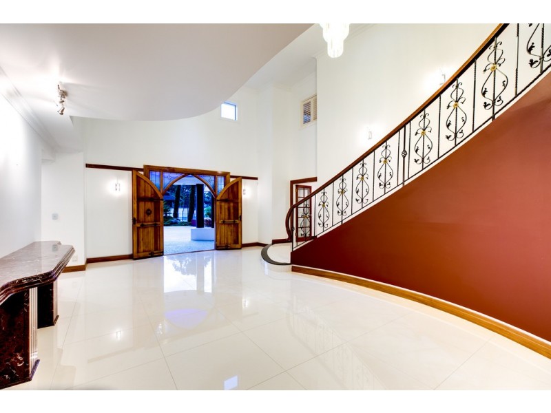 11 Grenoble Place, Raby Bay QLD 4163