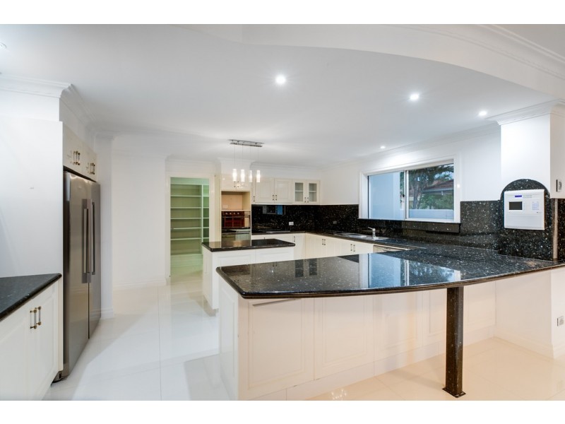 11 Grenoble Place, Raby Bay QLD 4163