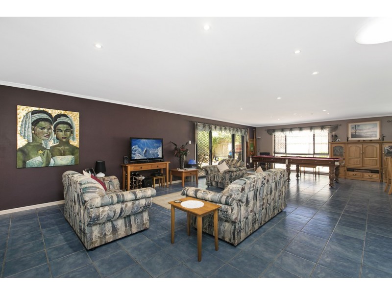 12 Hilary Avenue, Redland Bay QLD 4165