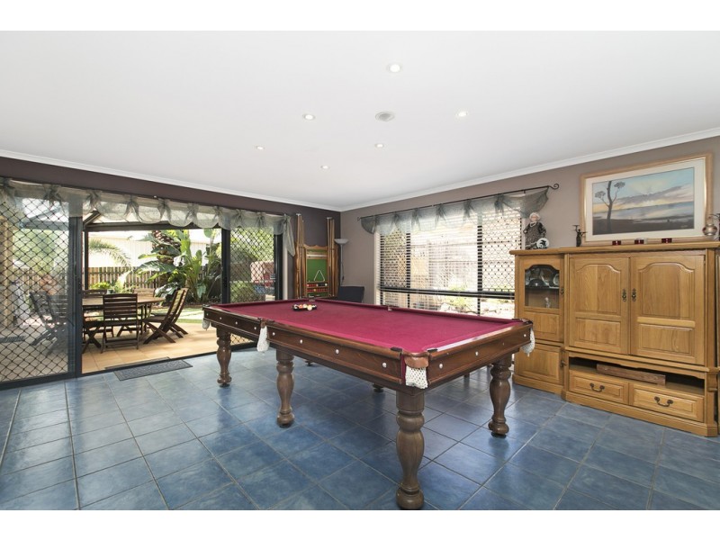 12 Hilary Avenue, Redland Bay QLD 4165