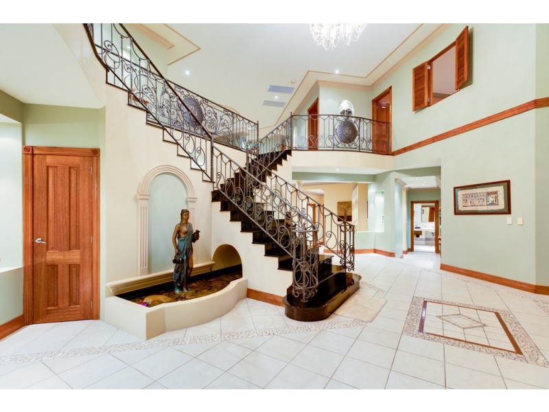 24 Cayman Crescent, Raby Bay QLD 4163